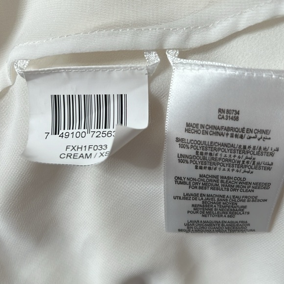 Angelic BCBG Maxazria open keyhole back sleeveless blouse in cream sz XS - Picture 9 of 9